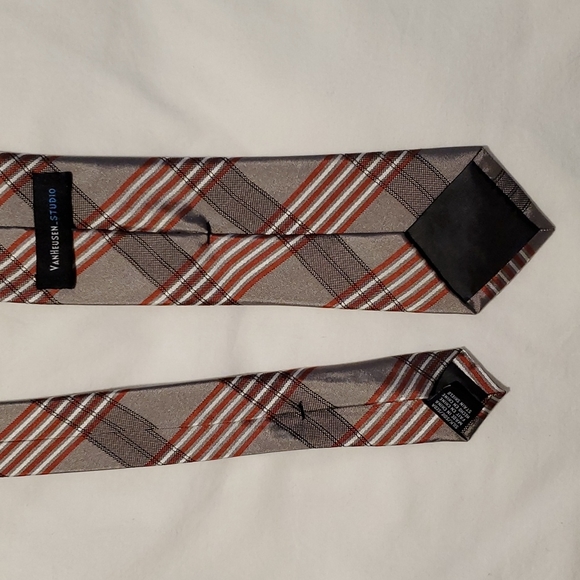 Men's Van Heusen brown with red and white pattern tie - Picture 3 of 5